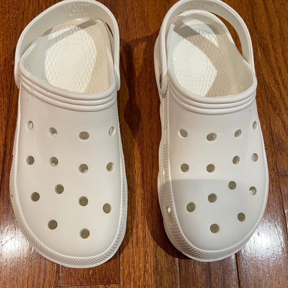CROCS White Classic Clogs - Picture 1 of 5